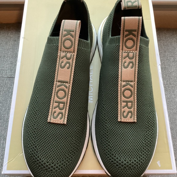 MICHAEL MICHAEL KORS Women's Bodie Slip-On Sneakers, size 9 - Picture 2 of 9